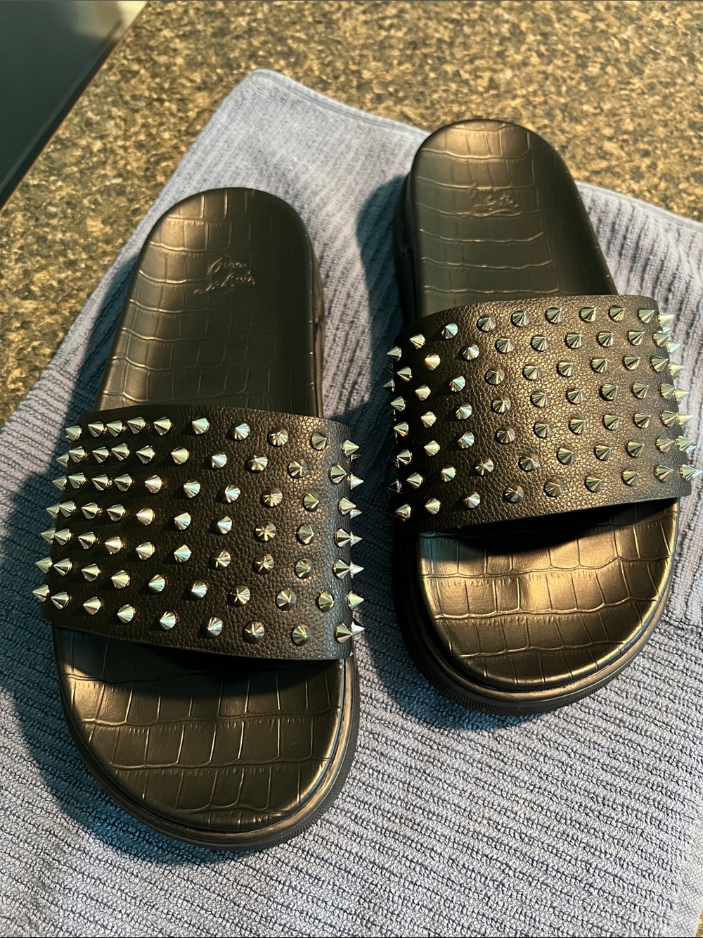 EXCELLENT CONDITION💕CHRISTIAN LOUBOUTIN Black Spiked Slides💗